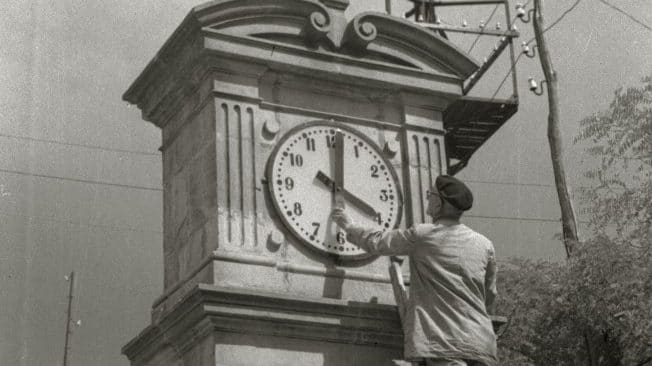 Poniendo en hora el Reloj de Ategorrieta