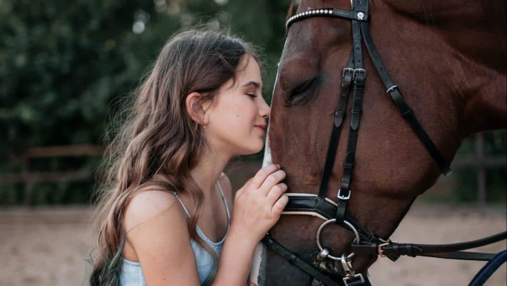 niña y caballo, clases de hípica