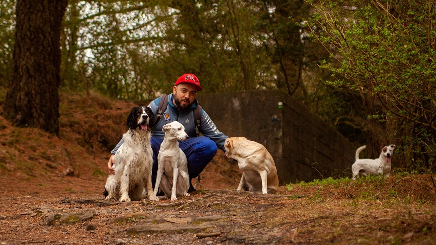 en familia con niños y perros, dognostia