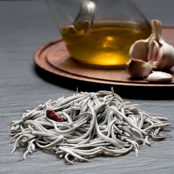 angulas, ajo, aceite y guindilla, la receta vasca